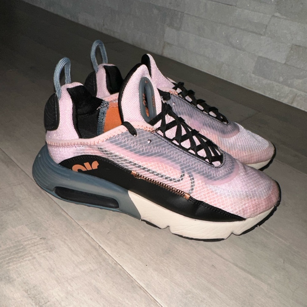 Wmns Nike Air Max 2090 'Light Arctic Pink
